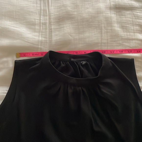 Uniqlo: Sleeveless Mock Neck Swing Top - Picture 8 of 11